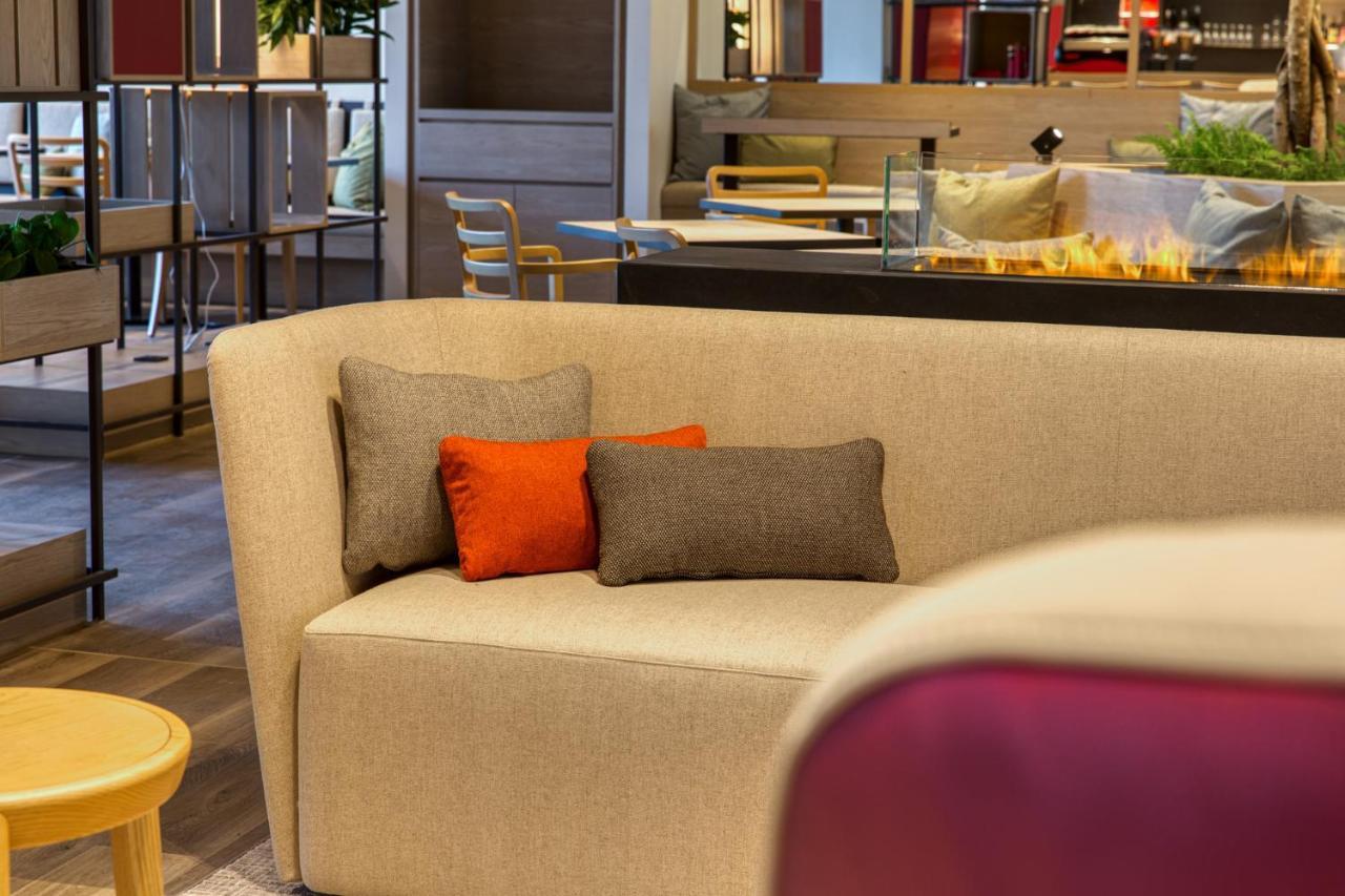 Intercityhotel Berlin Airport Ber Terminal 1 & 2 Schönefeld Exteriör bild "The sofa is a sofa"