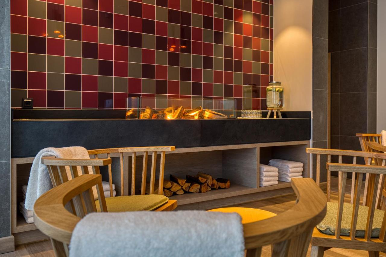 Intercityhotel Berlin Airport Ber Terminal 1 & 2 Schönefeld Exteriör bild "The fireplace is a highlight of the spa."