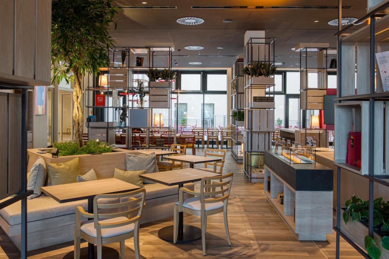 Intercityhotel Berlin Airport Ber Terminal 1 & 2 Schönefeld Exteriör bild Interior of the hotel